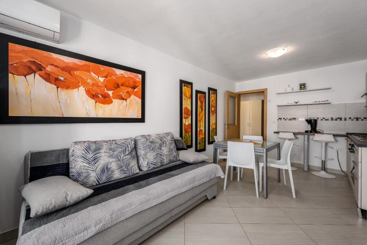 Apartments Dante ウマグ エクステリア 写真