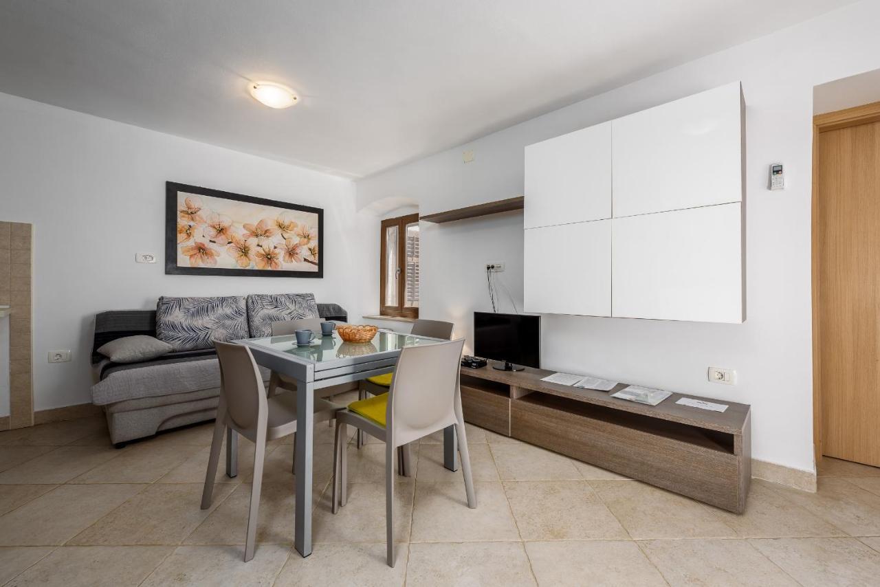 Apartments Dante ウマグ エクステリア 写真